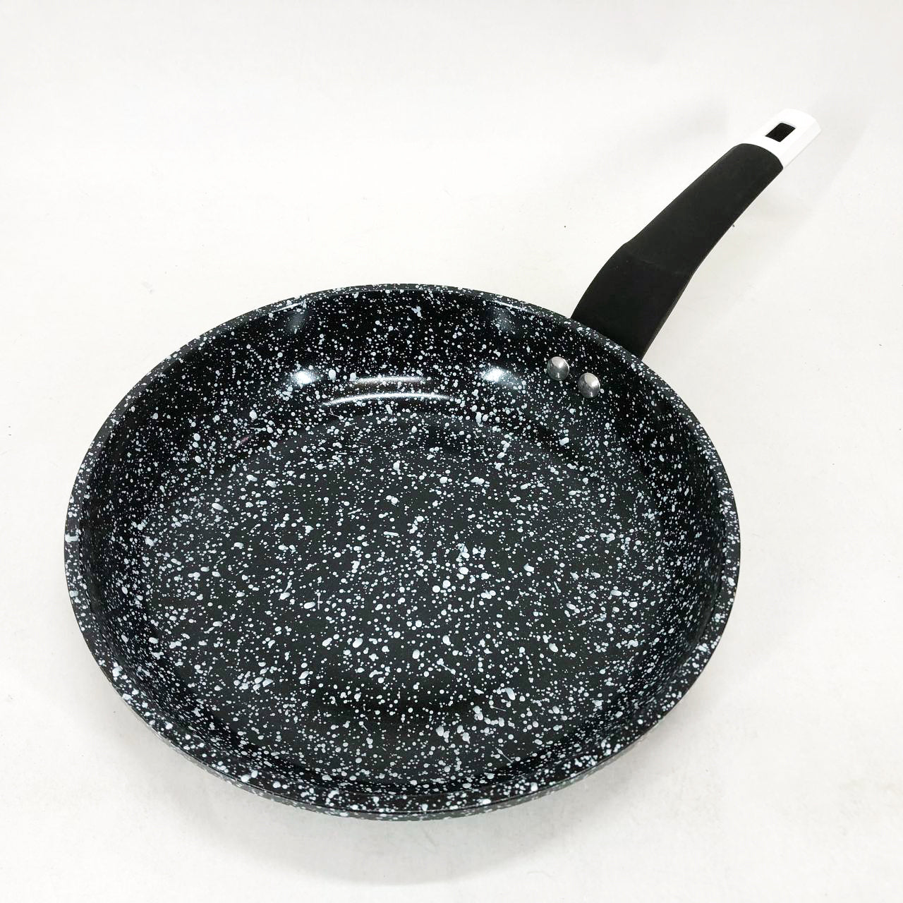 Сковорода UNIQUE UN-5104 24 см, без крышки, многослойным антипригарным гранитным покрытием