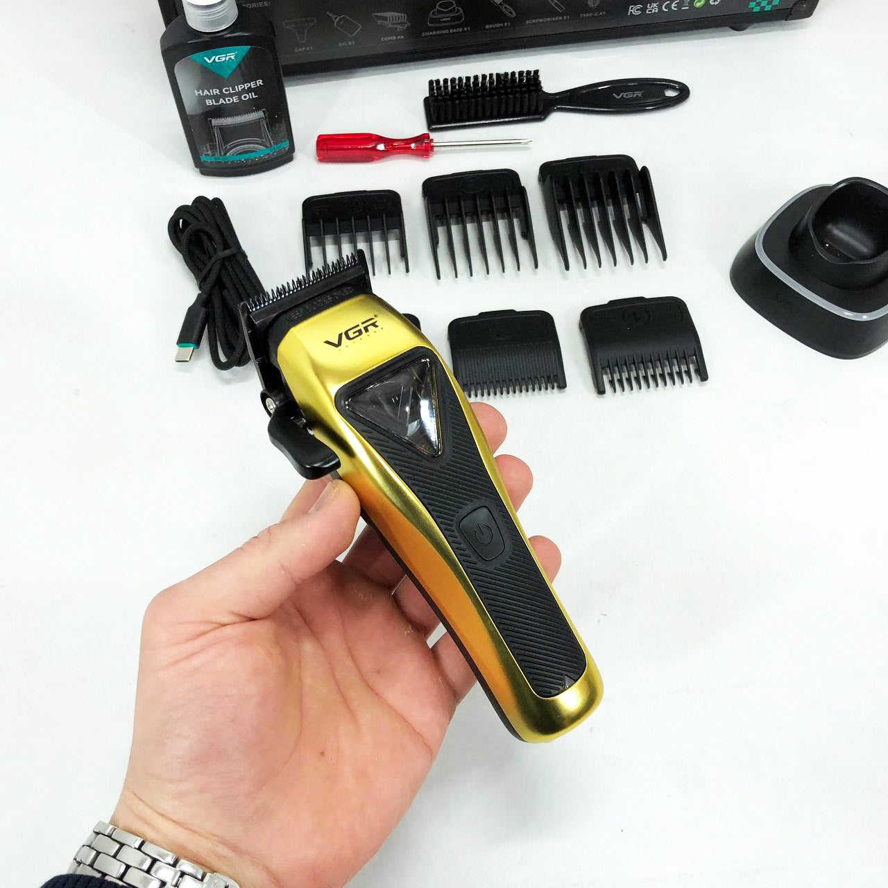 Машинка для стрижки VGR V-015 аккумуляторная беспроводная профессиональная 6 насадок