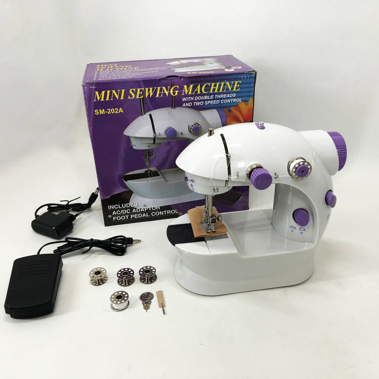 Мини швейная машинка FHSM 202 4 в 1 с педалью и подсветкой + адаптер 220V, Швейная машина для детей