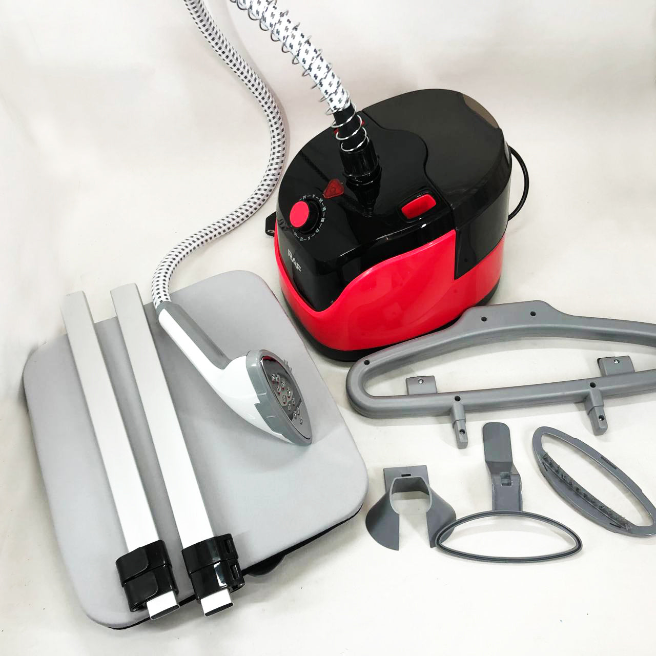 Отпариватель вертикальный для одежды со стойкой RAF R.3038 1800 W. Цвет: красный