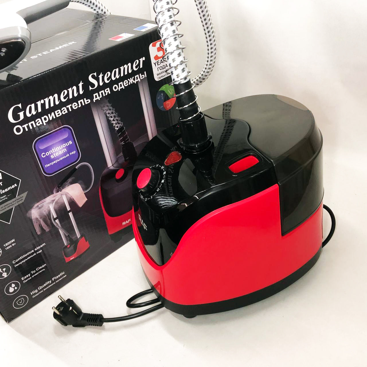 Отпариватель вертикальный для одежды со стойкой RAF R.3038 1800 W. Цвет: красный