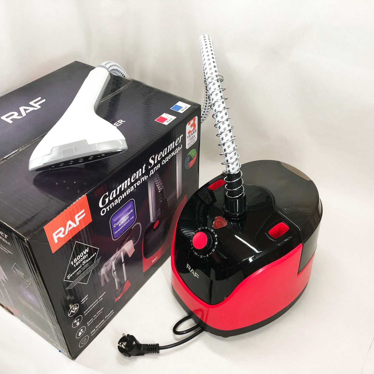 Отпариватель вертикальный для одежды со стойкой RAF R.3038 1800 W. Цвет: красный