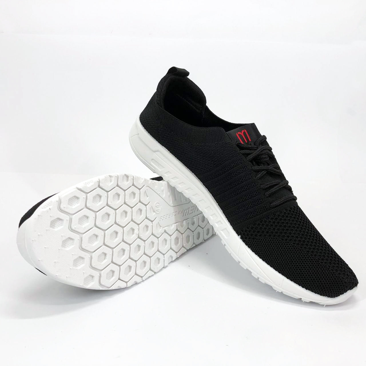 Кроссовки летние. Размер 41. Цвет: черный