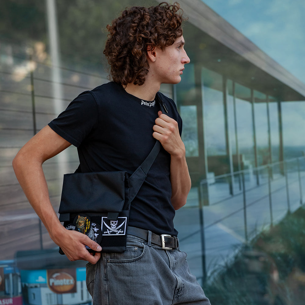 Сумка мессенджер С КОБУРОЙ. Тактическая сумка из ткани, 3 кармана, патч-панель, Cordura