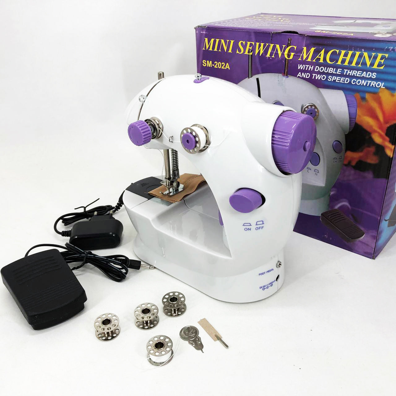Мини швейная машинка FHSM 202 4 в 1 с педалью и подсветкой + адаптер 220V, Швейная машина для детей