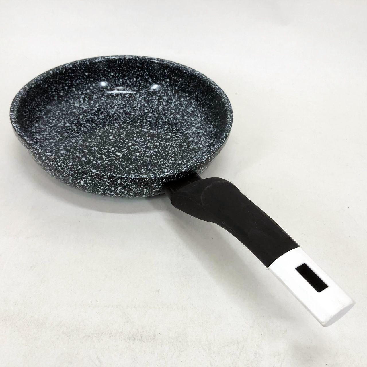 Сковорода UNIQUE UN-5102 20 см. без крышки, светлый гранит. Антипригарная с бакелитовой ручкой