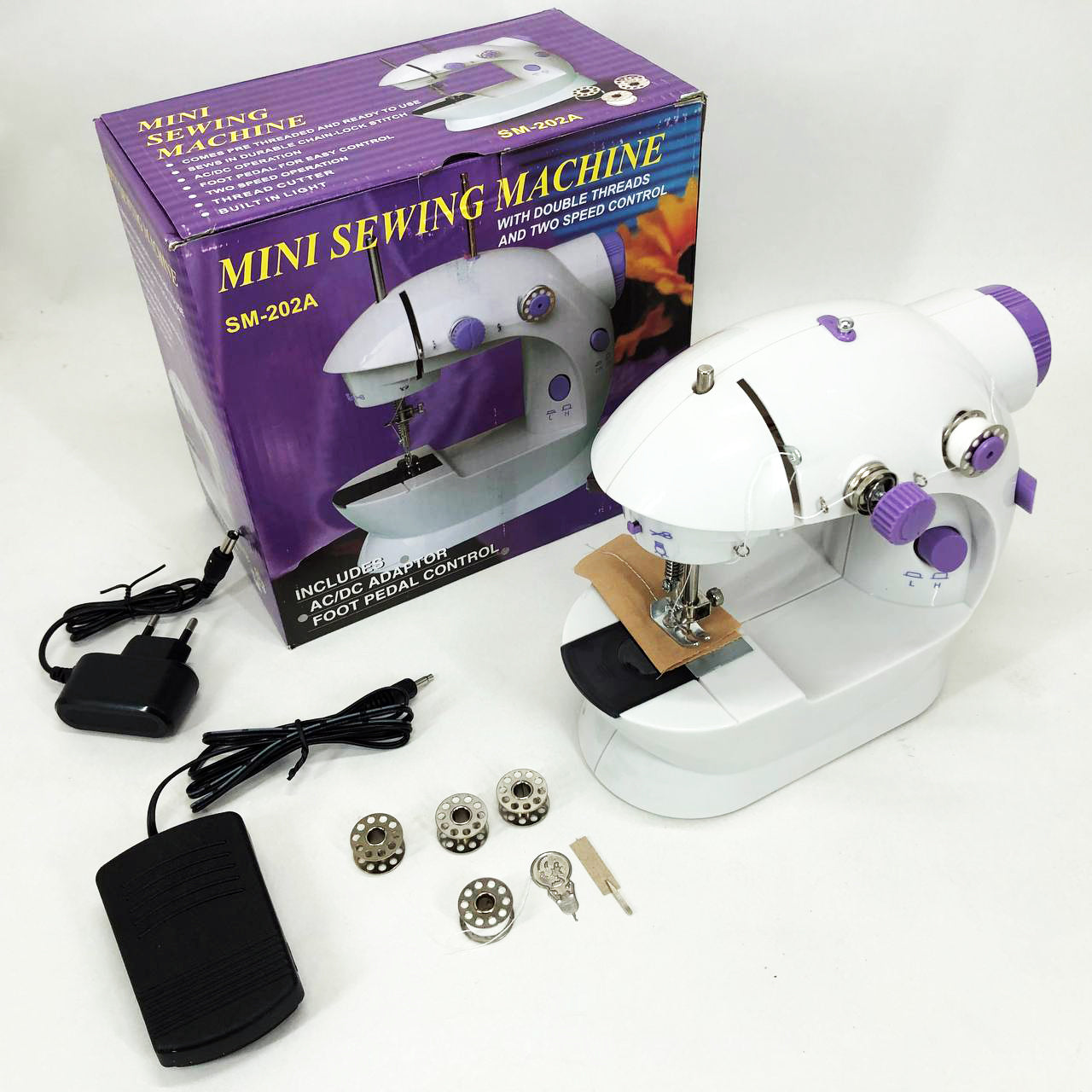 Мини швейная машинка FHSM 202 4 в 1 с педалью и подсветкой + адаптер 220V, Швейная машина для детей