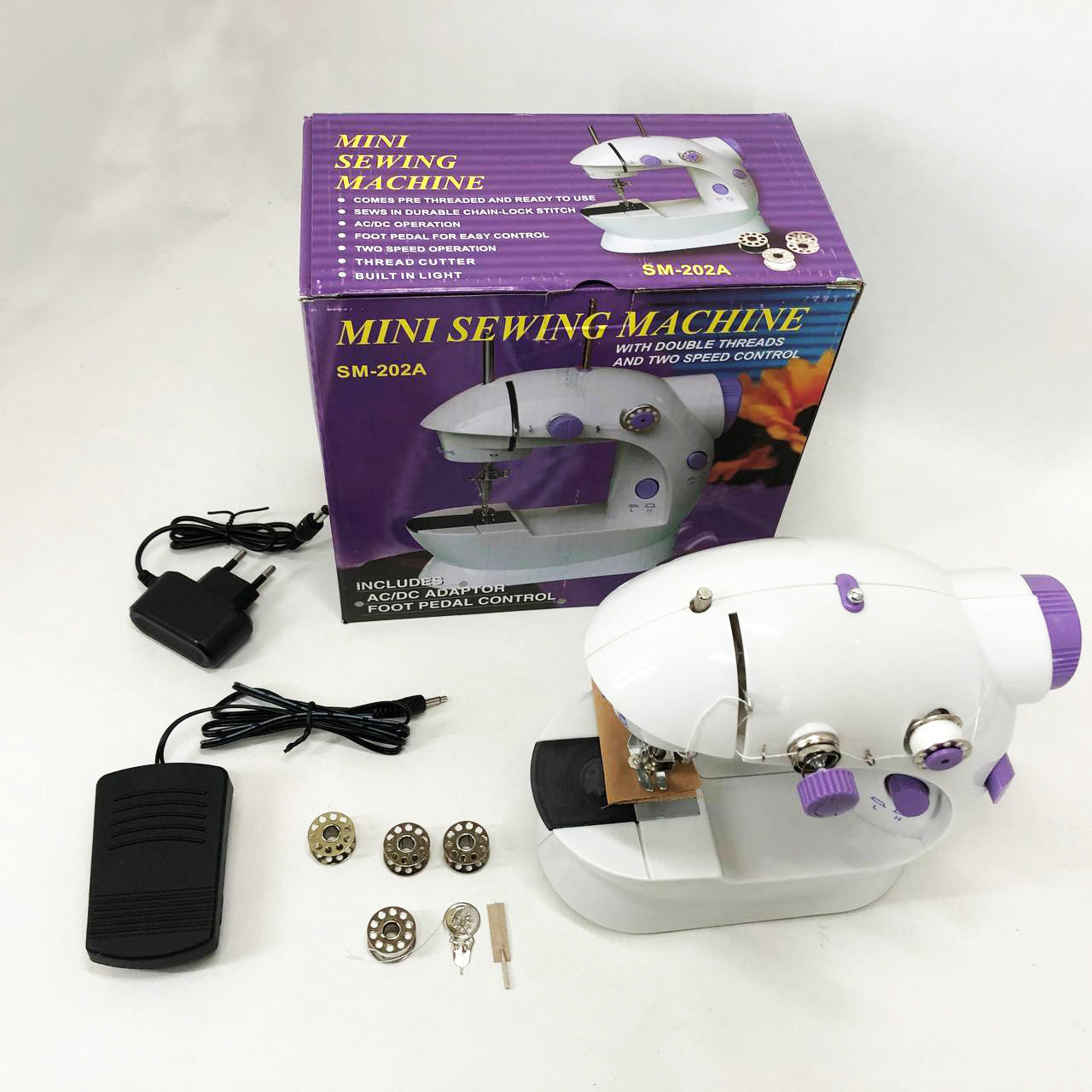 Мини швейная машинка FHSM 202 4 в 1 с педалью и подсветкой + адаптер 220V, Швейная машина для детей