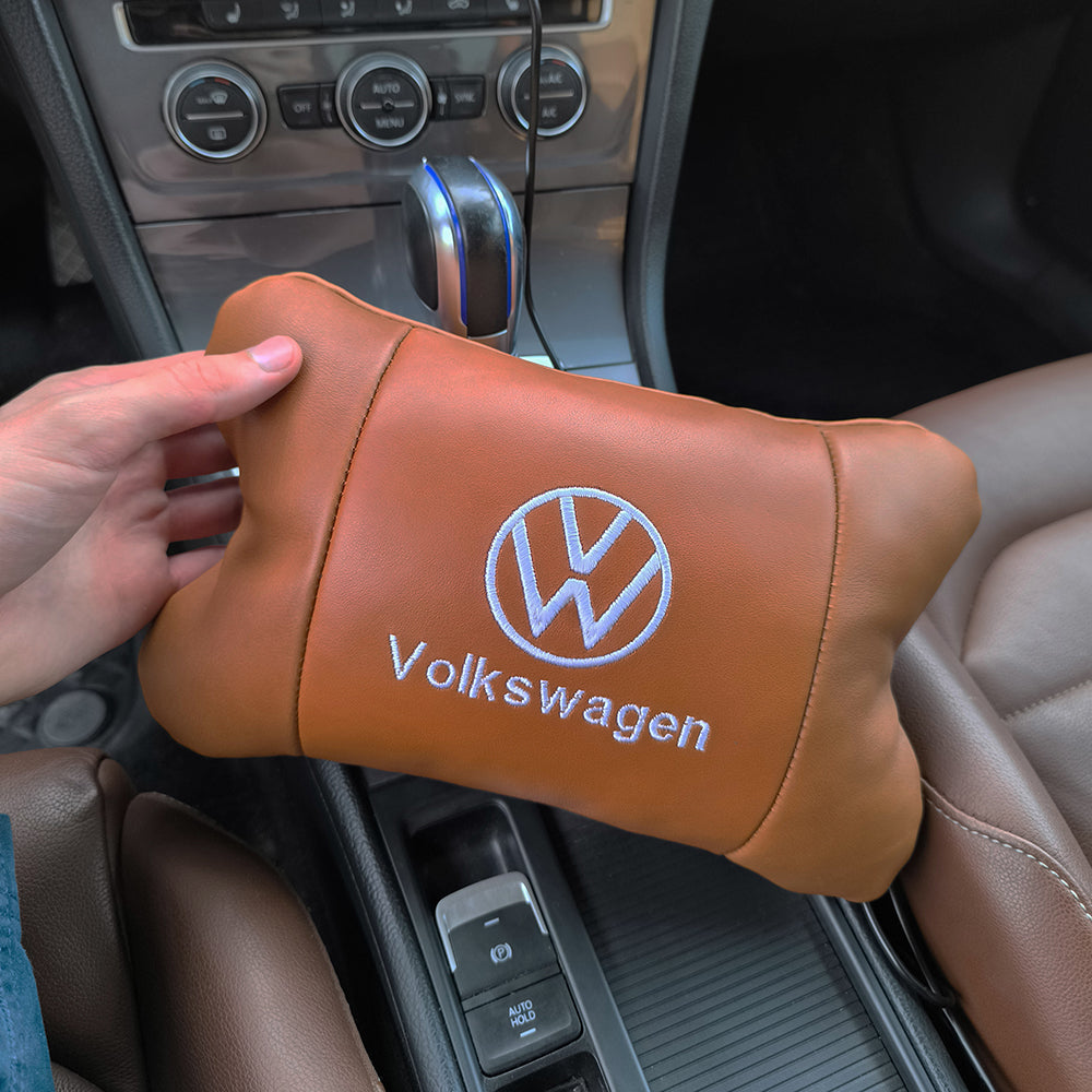 Набор подушек 2шт для автомобиля Volkswagen из натуральной коричневой кожи. Подушки на подголовник