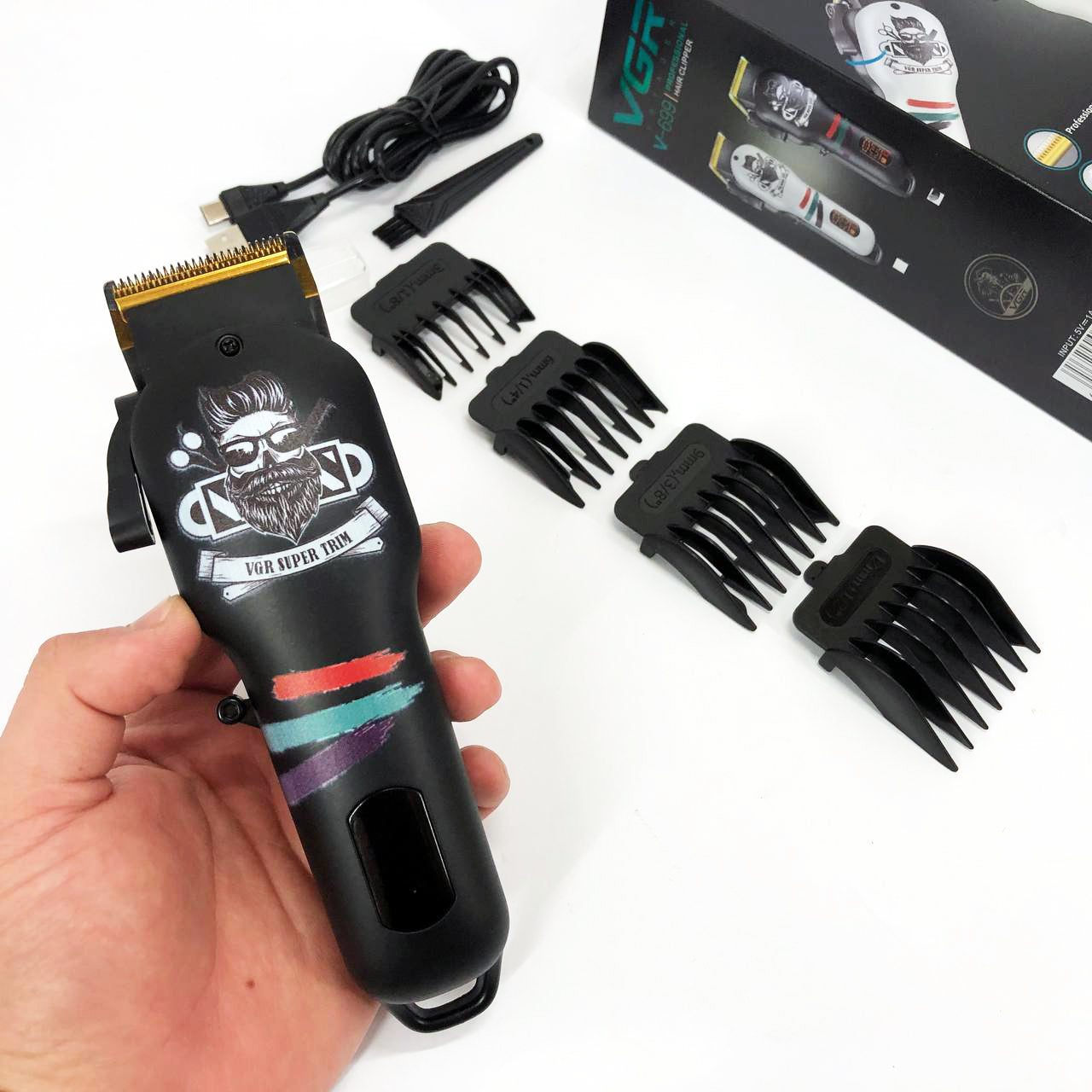 Машинка для стрижки волос и бороды профессиональная VGR V-699 с насадками и LED дисплеем. Цвет: черный