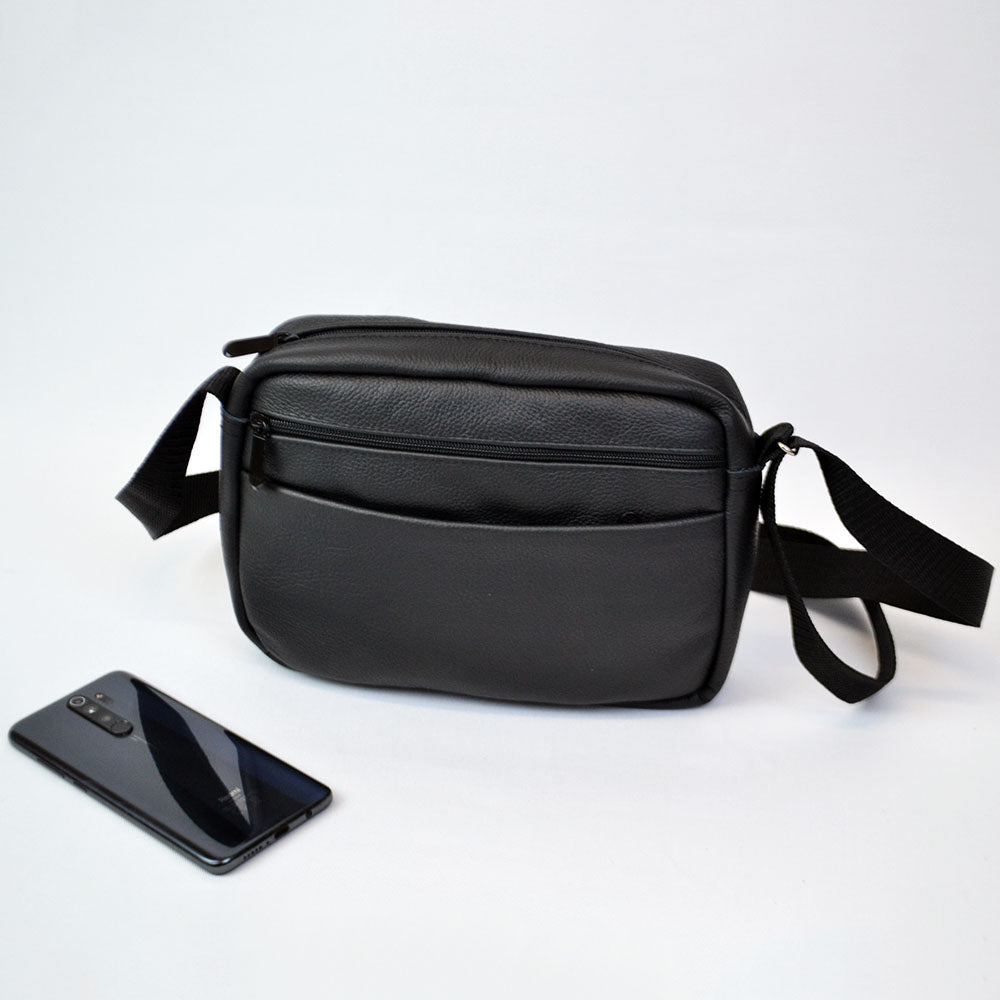 Стильна чоловіча сумка-месенджер із натуральної шкіри флотар, чорного кольору, чоловічі сумки через плече