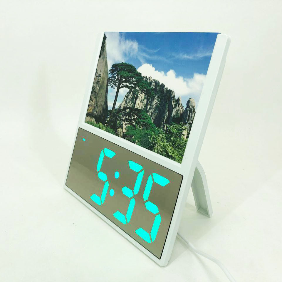 Электронные проводные настольные цифровые часы DS-6608 с фоторамкой, зелёная подсветка. Цвет: белый