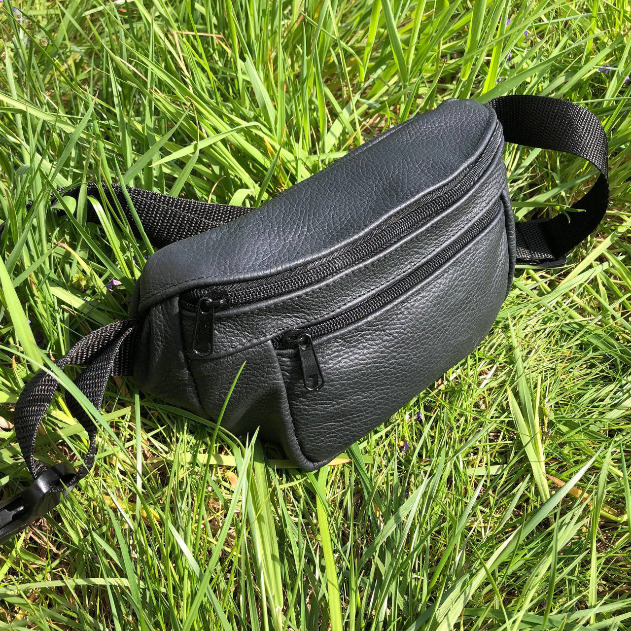 Комплект: кожаная бананка + тактический фонарь