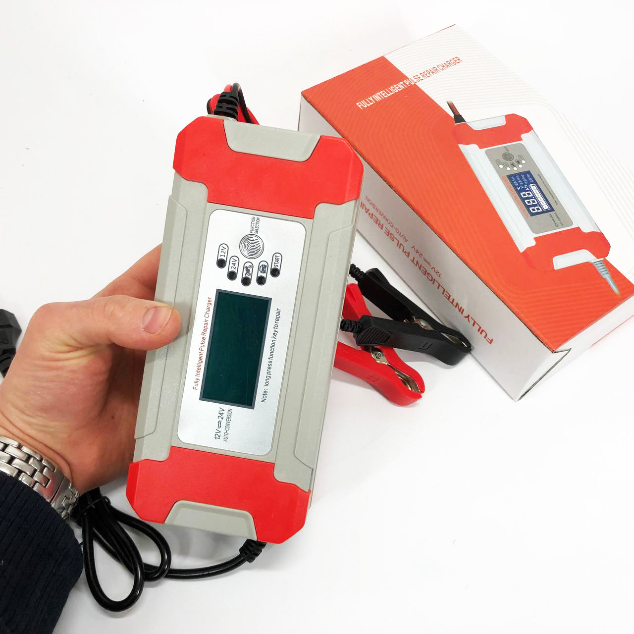 Импульсное зарядное устройство (12V 8A / 24V 4A) для легковых и грузовых авто